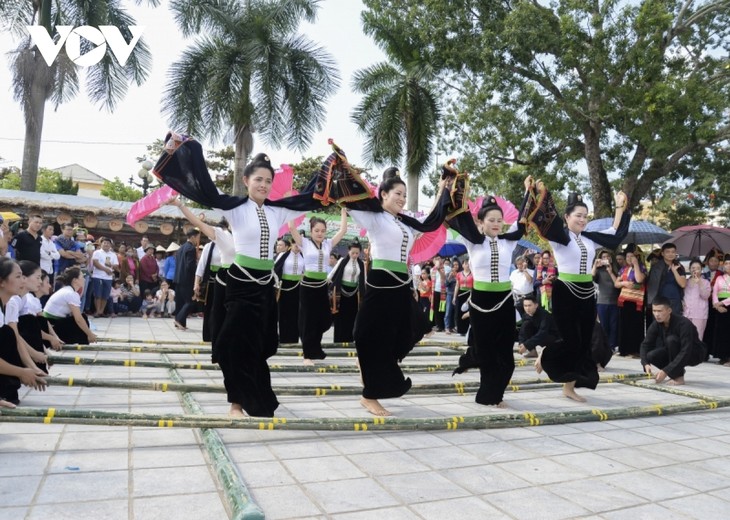 Xòe Thái và nét đẹp của cộng đồng văn hóa dân tộc Thái Tây Bắc - ảnh 2