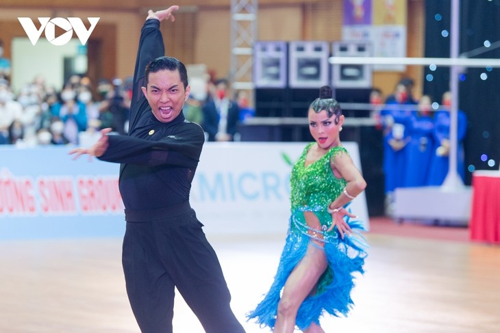 Dancesport performances excite crowds at SEA Games 31 - ảnh 1