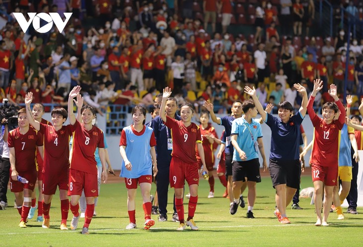 SEA Games 31: Sân Cẩm Phả “cháy rực” mừng tuyển nữ Việt Nam vào Chung kết - ảnh 13