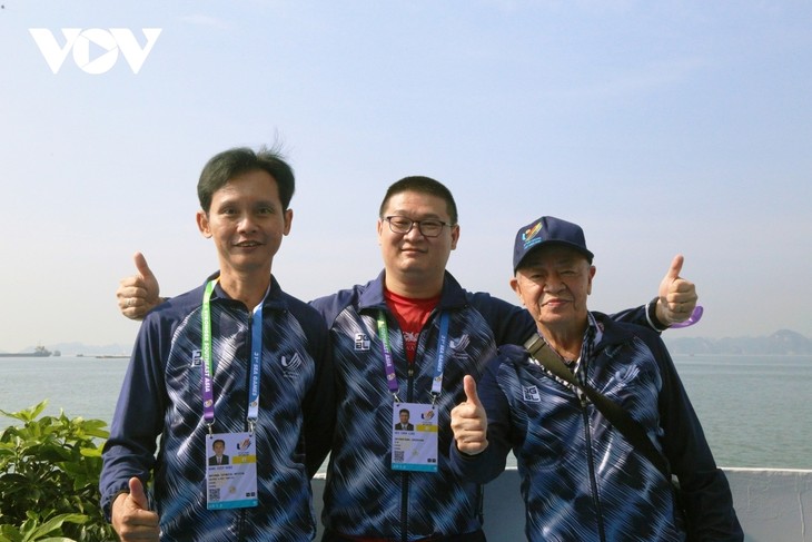 SEA Games delegates greatly impressed with Ha Long Bay - ảnh 2