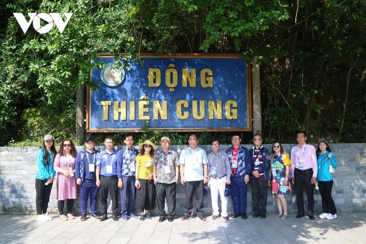 SEA Games delegates greatly impressed with Ha Long Bay - ảnh 6