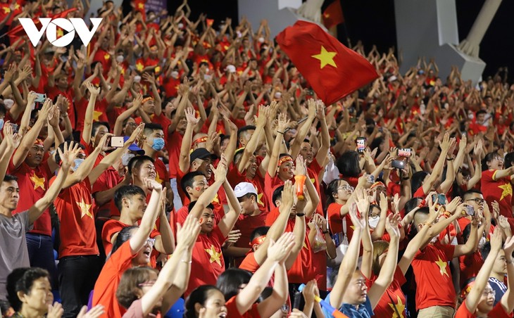 SEA Games 31: Sân Cẩm Phả “cháy rực” mừng tuyển nữ Việt Nam vào Chung kết - ảnh 8