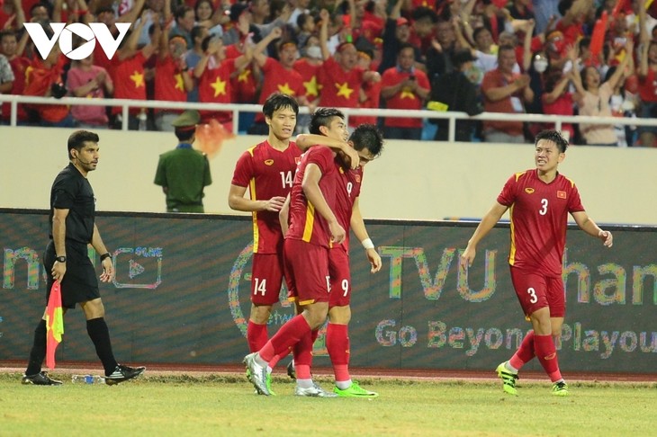Vietnam defend SEA Games men's football championship title after beating Thailand - ảnh 8