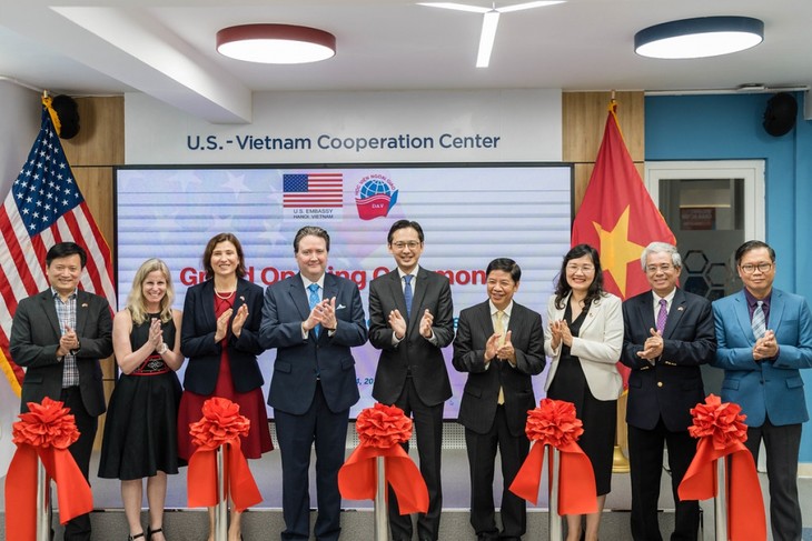 US-Vietnam Cooperation Center debuts in Hanoi - ảnh 1