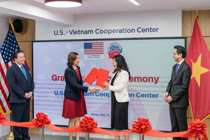 US-Vietnam Cooperation Center debuts in Hanoi - ảnh 3