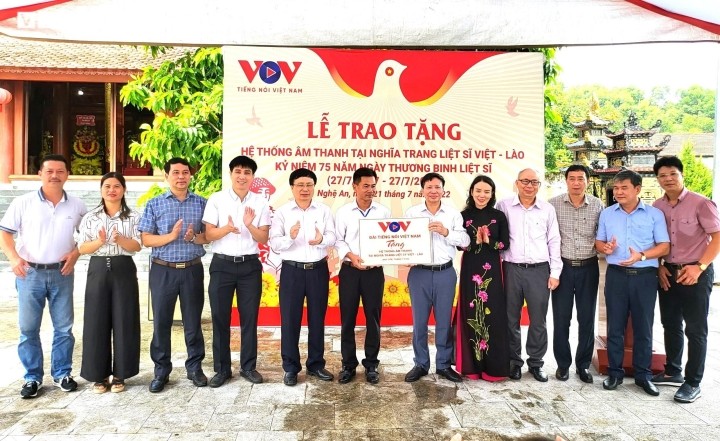 VOV trao tặng hệ thống âm thanh tại Nghĩa trang liệt sĩ quốc tế Việt - Lào - ảnh 2