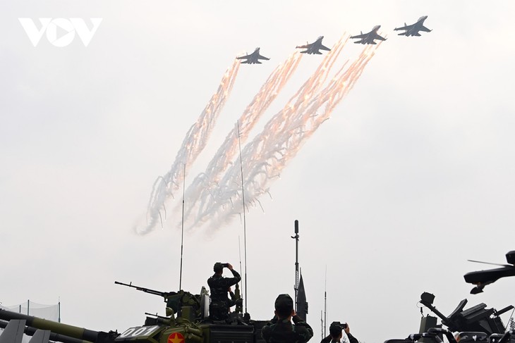Không quân Việt Nam trình diễn Su-30MK2 tại Triển lãm Quốc phòng - ảnh 8