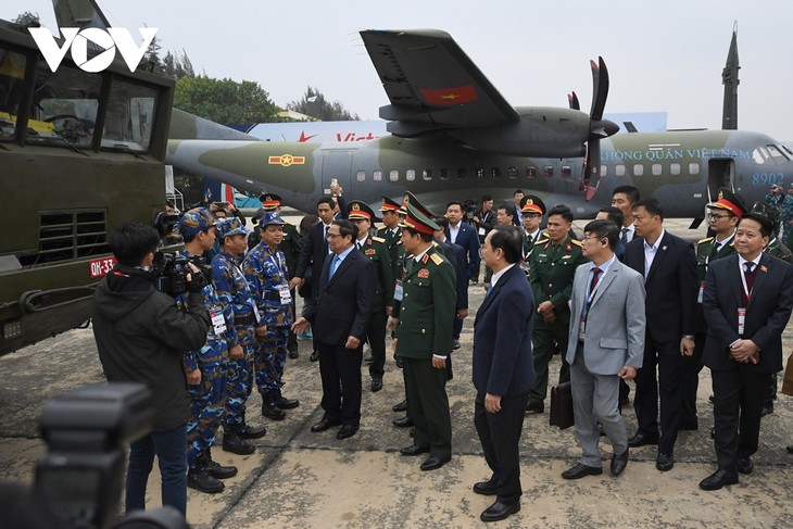 Thủ tướng tham quan khí tài tại Triển lãm Quốc phòng Quốc tế Việt Nam - ảnh 9