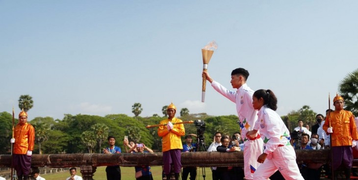 Thiêng liêng nghi lễ xin lửa và rước đuốc SEA Games 32 tại Campuchia - ảnh 11