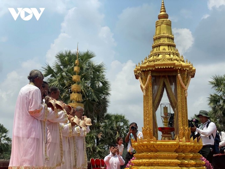 Thiêng liêng nghi lễ xin lửa và rước đuốc SEA Games 32 tại Campuchia - ảnh 3