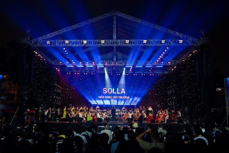 Khán giả cháy hết mình cùng “cơn mưa âm nhạc” trong “Solla Music – Hòa nhạc sân trường” - ảnh 11