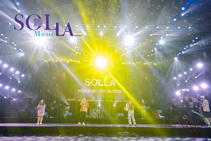 Khán giả cháy hết mình cùng “cơn mưa âm nhạc” trong “Solla Music – Hòa nhạc sân trường” - ảnh 18