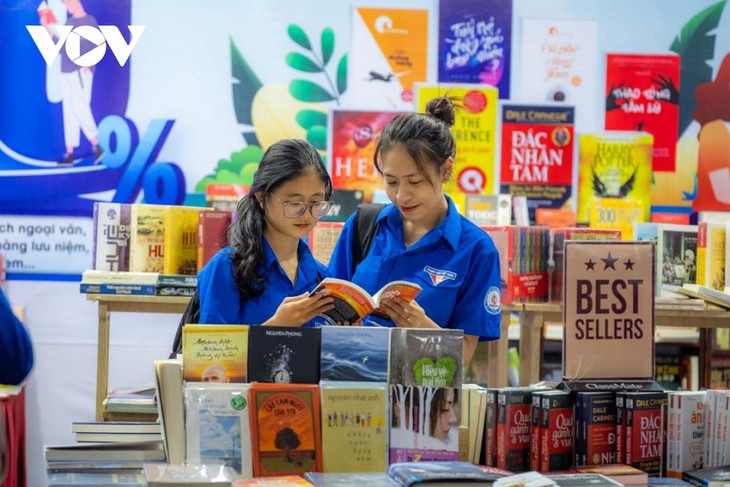 Ngày hội sách và văn hóa đọc Việt Nam lần 2 thu hút người dân cố đô - ảnh 6