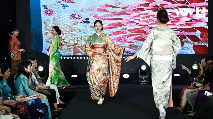 Giao thoa văn hoá giữa trang phục truyền thống Việt Nam và Nhật Bản - ảnh 11