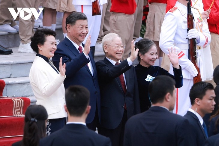 Toàn cảnh lễ đón cấp nhà nước Tổng Bí thư, Chủ tịch Trung Quốc Tập Cận Bình và Phu nhân - ảnh 11