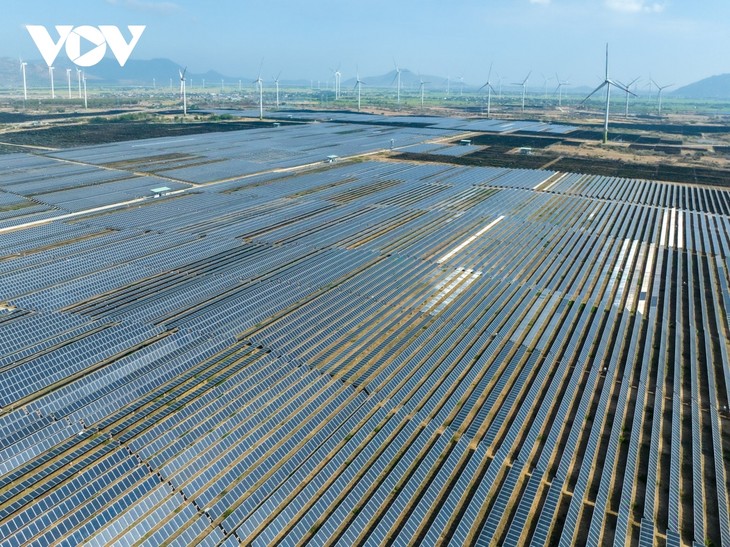 Cao tốc Cam Lâm - Vĩnh Hảo uốn lượn qua cánh đồng điện gió, điện mặt trời - ảnh 19