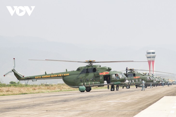 Dàn trực thăng hạ cánh xuống sân bay Điện Biên Phủ sẵn sàng cho Lễ kỷ niệm - ảnh 10