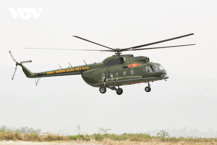Dàn trực thăng hạ cánh xuống sân bay Điện Biên Phủ sẵn sàng cho Lễ kỷ niệm - ảnh 3