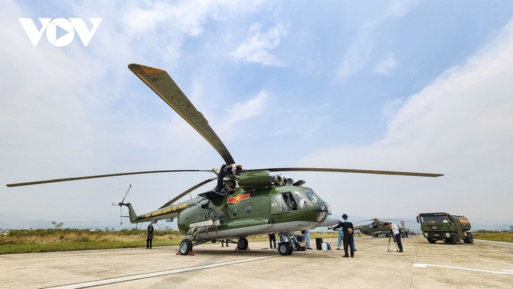 Dàn trực thăng hạ cánh xuống sân bay Điện Biên Phủ sẵn sàng cho Lễ kỷ niệm - ảnh 5