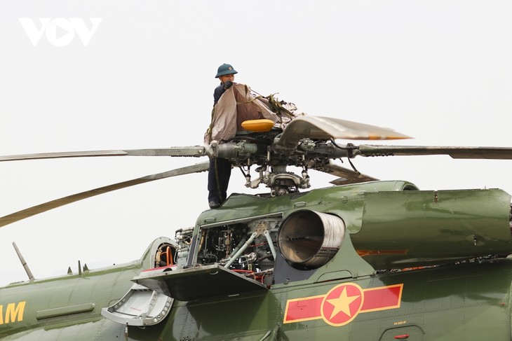 Dàn trực thăng hạ cánh xuống sân bay Điện Biên Phủ sẵn sàng cho Lễ kỷ niệm - ảnh 8