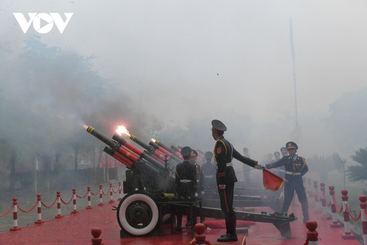 Hình ảnh diễu binh ấn tượng tại lễ kỷ niệm 70 năm Chiến thắng Điện Biên Phủ - ảnh 1