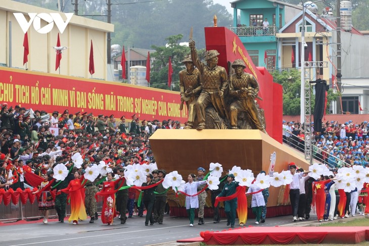 Hình ảnh diễu binh ấn tượng tại lễ kỷ niệm 70 năm Chiến thắng Điện Biên Phủ - ảnh 5