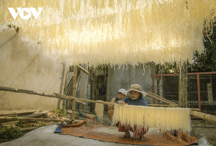 Nghề làm bún, mì khô thủ công truyền thống ở Đà Nẵng - ảnh 8