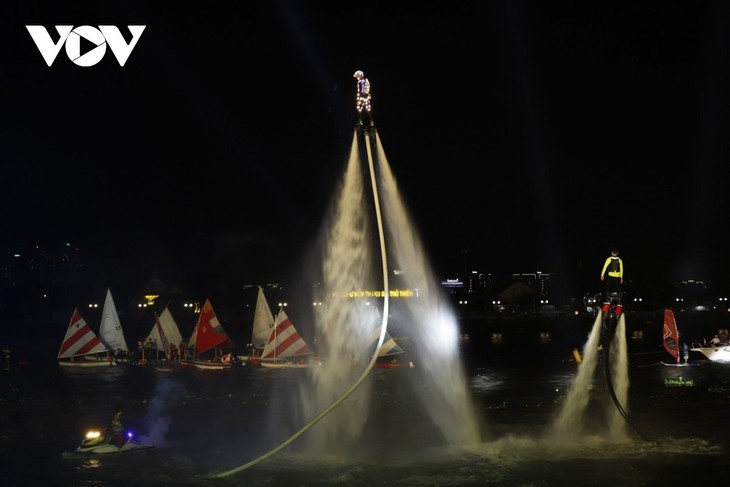 Mãn nhãn với màn trình diễn ánh sáng bế mạc Lễ hội Sông nước TP. Hồ Chí Minh 2024 - ảnh 7