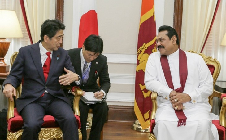 Japanese prime minister arrives in Sri Lanka for visit - ảnh 1
