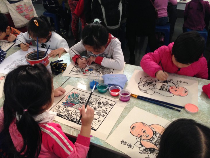Program “Explore and create Tet paintings with children” - ảnh 8