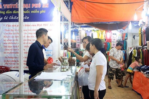 Industrial Trade Exhibition Fair opens in Binh Thuan - ảnh 1