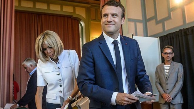 France election: Macron party set for big parliamentary win - ảnh 1