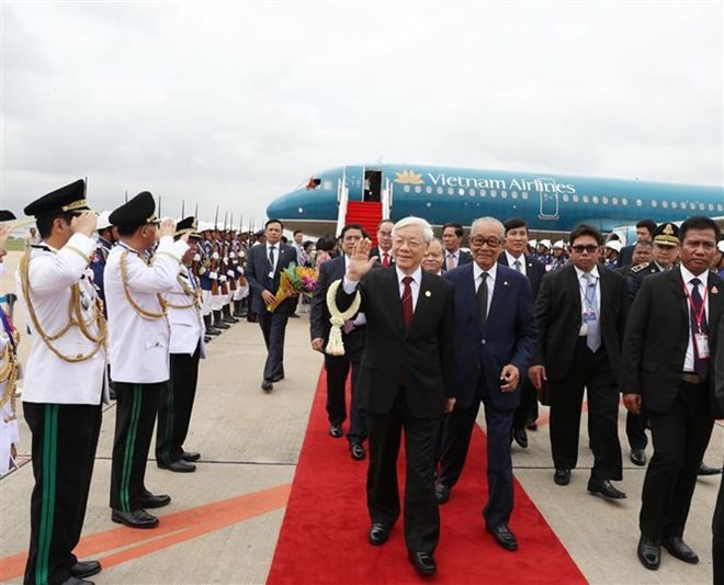 Party leader arrives in Phnom Penh for a State visit - ảnh 1