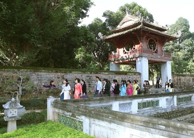 Temple of Literature launches audio guide service for tourists - ảnh 1