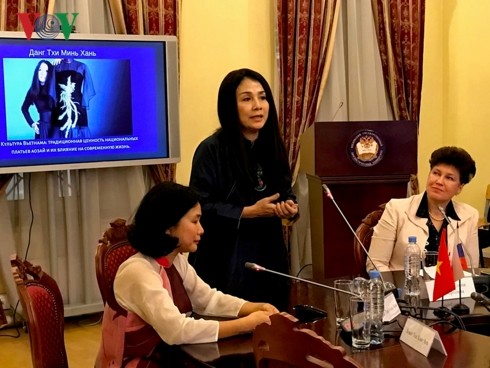 Vietnamese Ao Dai introduced in Russia - ảnh 1