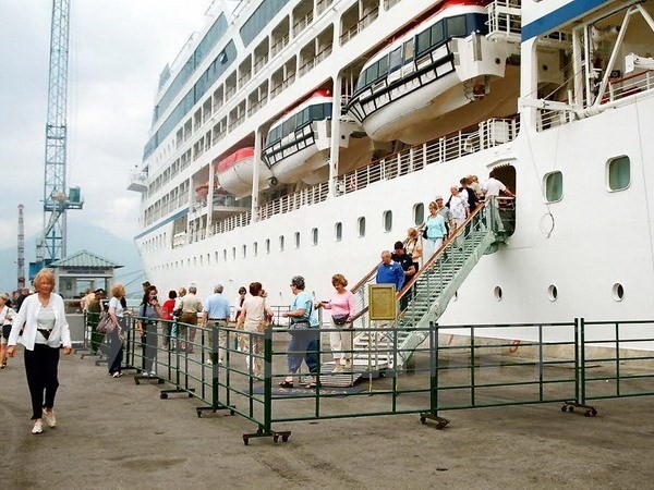 First cruise tourists land in Thua Thien-Hue in 2019 - ảnh 1