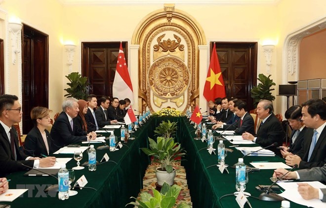 Vietnamese, Singaporean Deputy PMs hold talks - ảnh 1