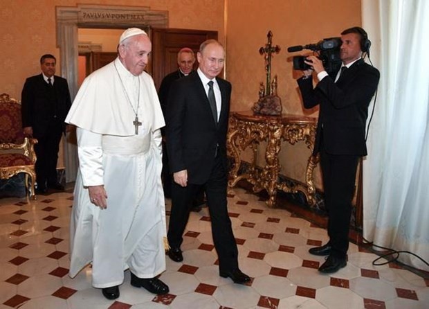 Russian President meets Pope Francis in Vatican - ảnh 1
