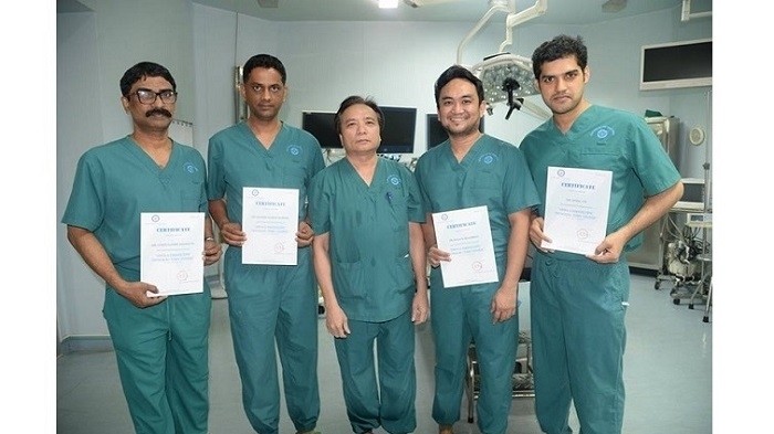 Thyroid surgery method sets new Vietnam record - ảnh 1