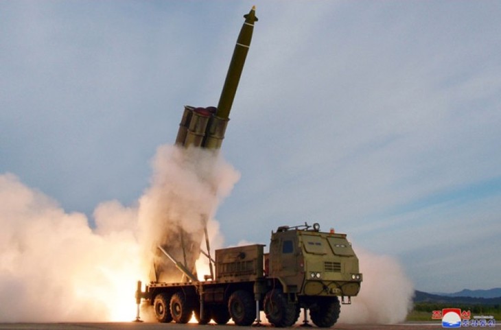 North Korea successfully tests super-large multiple rocket launchers - ảnh 1