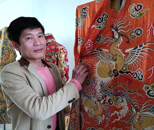 People’s Artisan preserves traditional craft of embroidery - ảnh 2