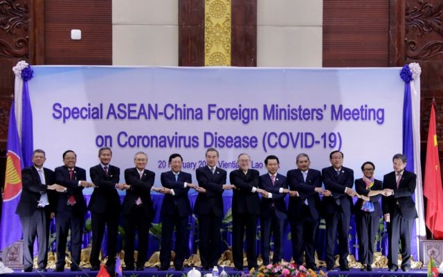 ASEAN, China enhance cooperation against Covid-19 - ảnh 1