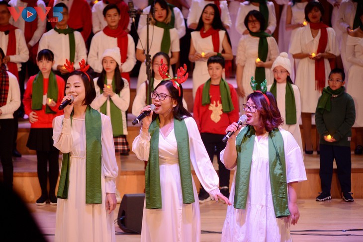 Christmas concert sends message of peace and hope - ảnh 15