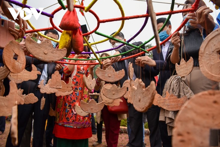 Thang Long relic site sees reenactment of traditional Tet rituals - ảnh 10
