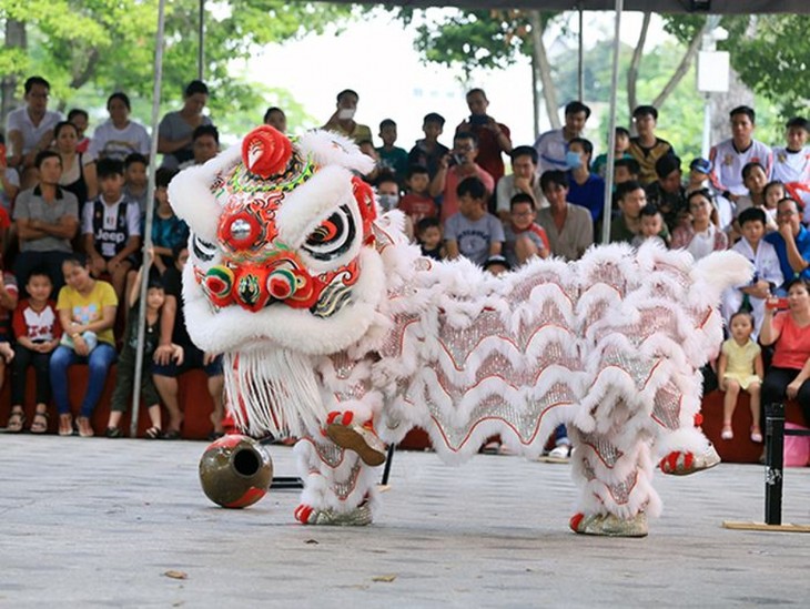 Lion dance and “Tien Xuan Nguu” ritual to welcome Lunar New Year  - ảnh 2