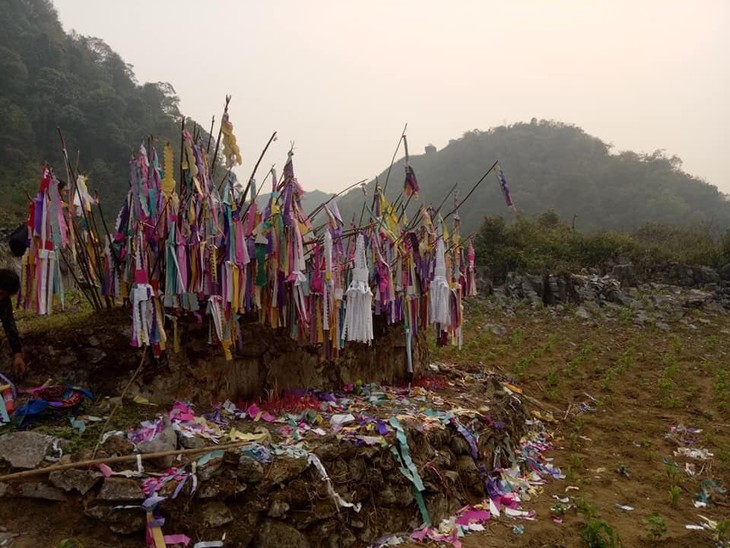 Grave visiting tradition of Dao ethnic people  - ảnh 1