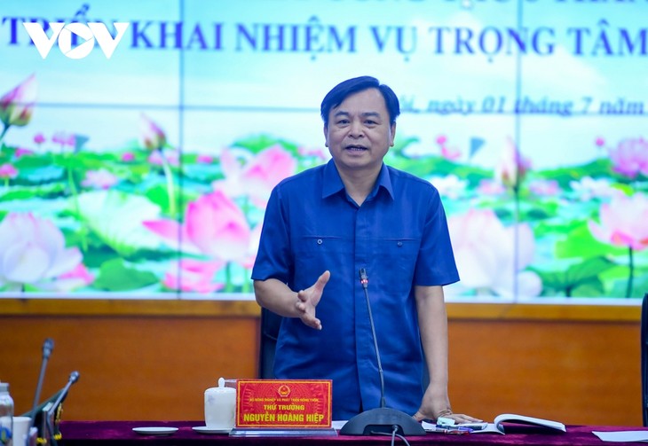 Agriculture Ministry seeks ways to deal with natural disasters during COVID-19  - ảnh 1