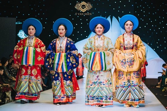 Vietnam’s ancient costumes revitalized  - ảnh 1