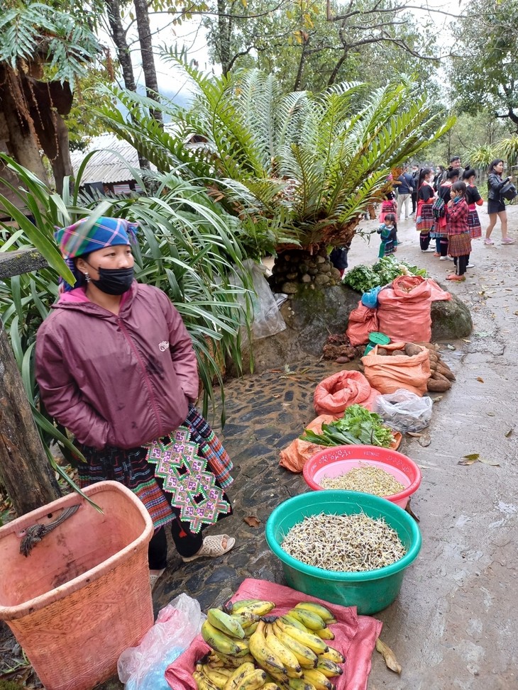 Sin Suoi Ho flea market bustling with ethnic activities - ảnh 10
