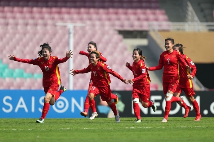 National women's football team honored with Labor Order  - ảnh 1